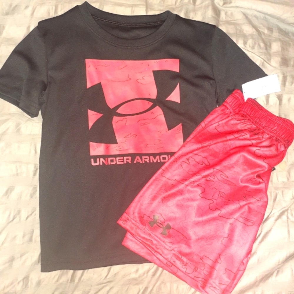 Boys sz 5 Under Armour set